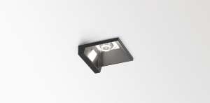 Als Kombination von Downlight und Wallwasher erzeugt die runde oder quadratische Deckeneinbauleuchte Artuur von Delta Light zwei Lichteffekte auf einen Streich. Artuur gibt es in Weiß, Schwarz und Gold Coloured.
