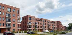 Im Falle des Quartiers „Buchholzer Grün“ in Hannover wurden von insgesamt 70.000 m2 gerade einmal 32.000 m2 bebaut – der Großteil der Gebäude in KS-Bauweise. Die daraus resultierende Lebensdauer der Gebäude von weit über 100 Jahren macht das Quartier nicht nur aus stadtplanerische, sondern auch aus konstruktiv-nachhaltiger Sicht zukunftsfähig. Olaf Mahlstedt / KS-Original